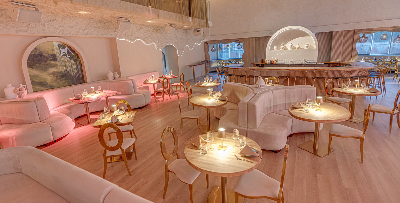 The room at 997 Rue Saint-Jacques set for a corporate day, photograph 6 of six